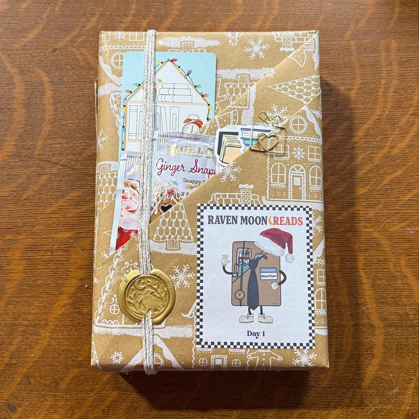 Mini Holiday Blind Date With a Book – New Curated Book Gift (Choose Genre + Extras)